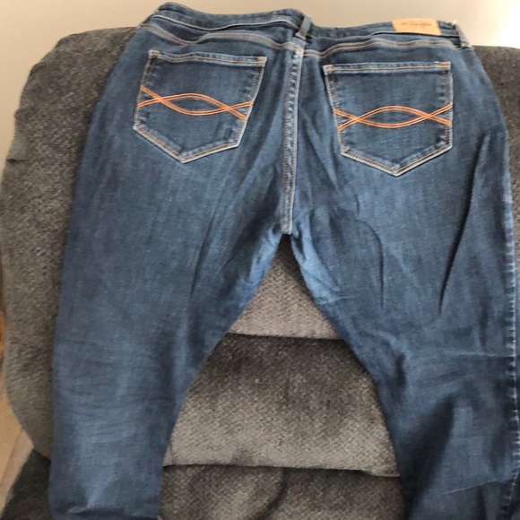 Abercrombie & Fitch - Picture 2 of 5